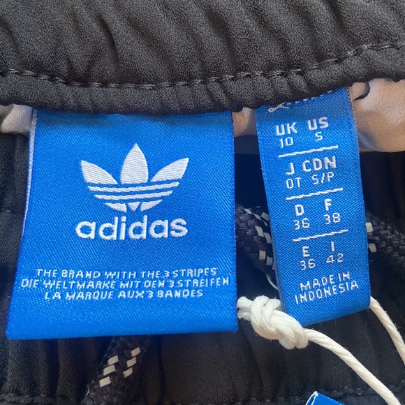 NWT adidas Equipment ADV/91-17 Women EQT shorts black white Womens Small Running - Picture 6 of 6